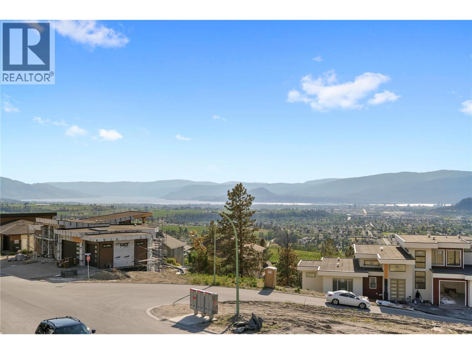  695 Deans Drive, Kelowna