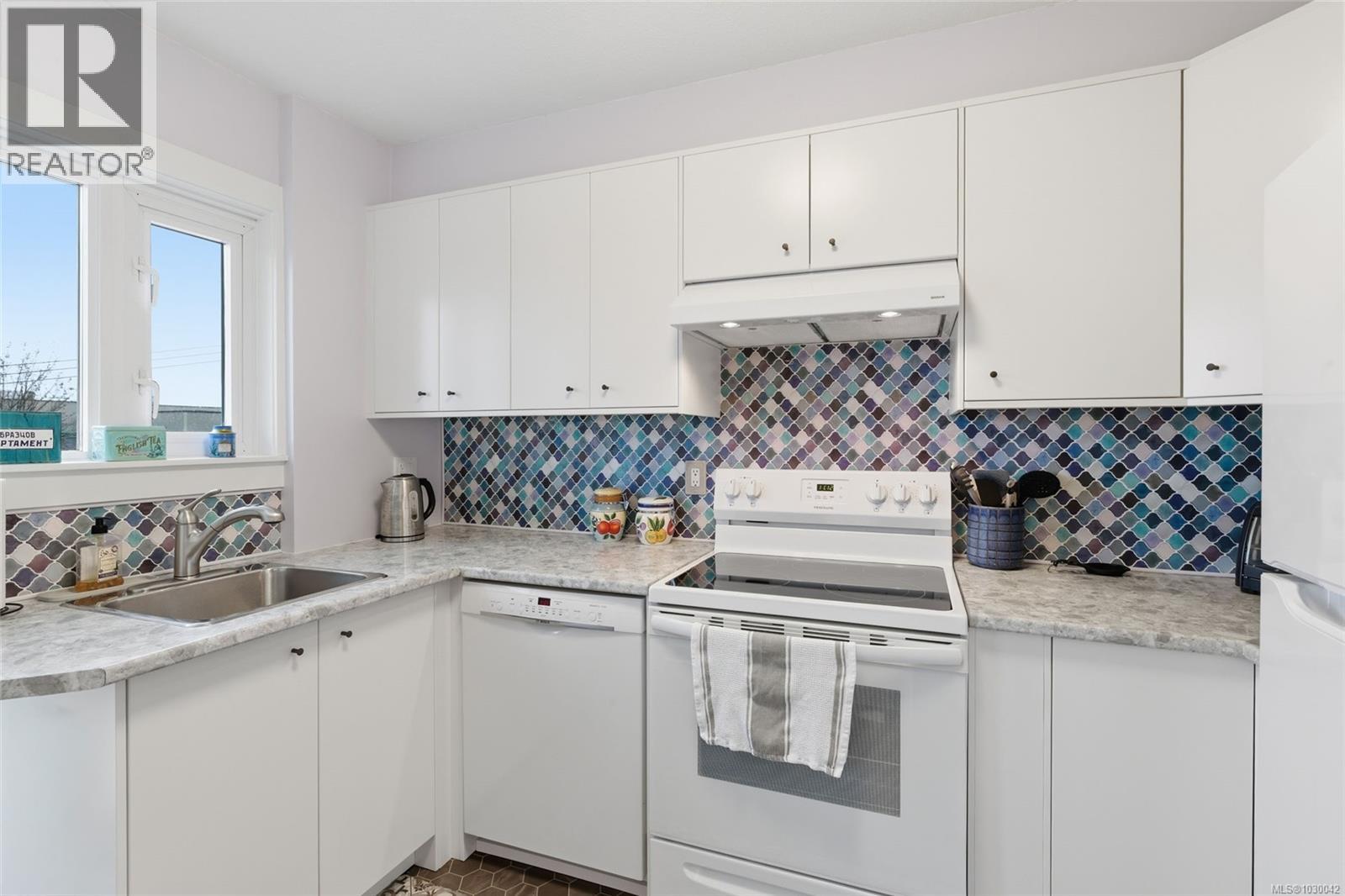 #302 220 TOWNSITE RD - 19