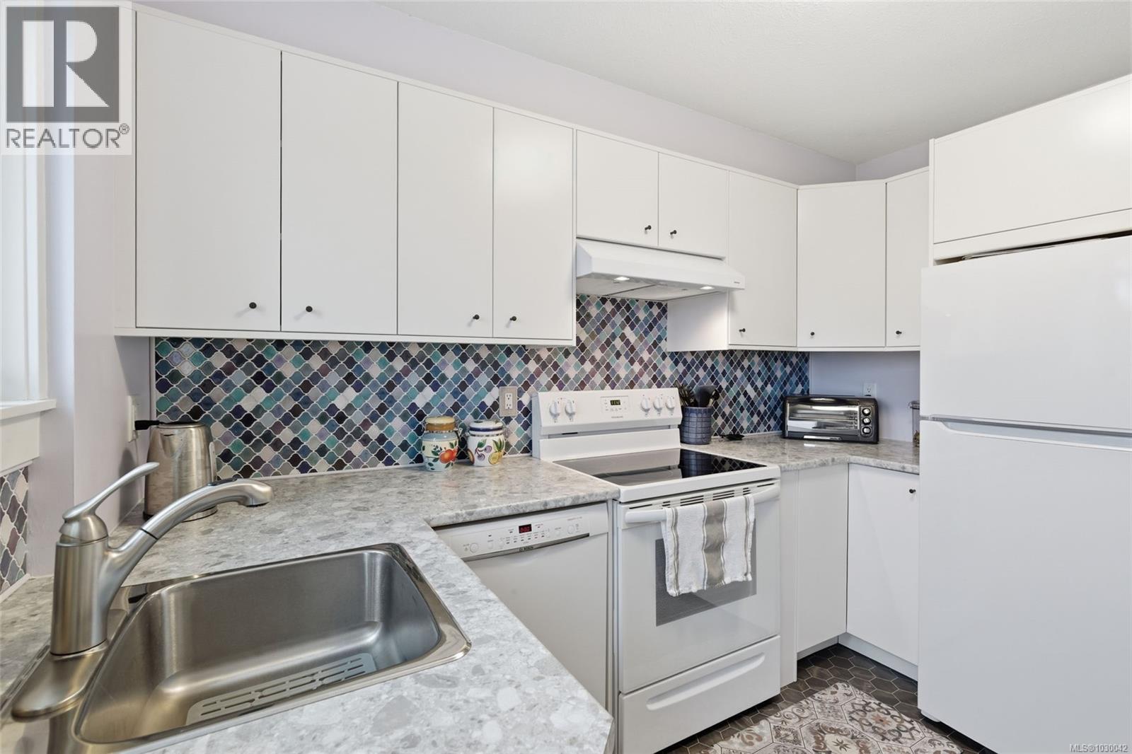 #302 220 TOWNSITE RD - 20