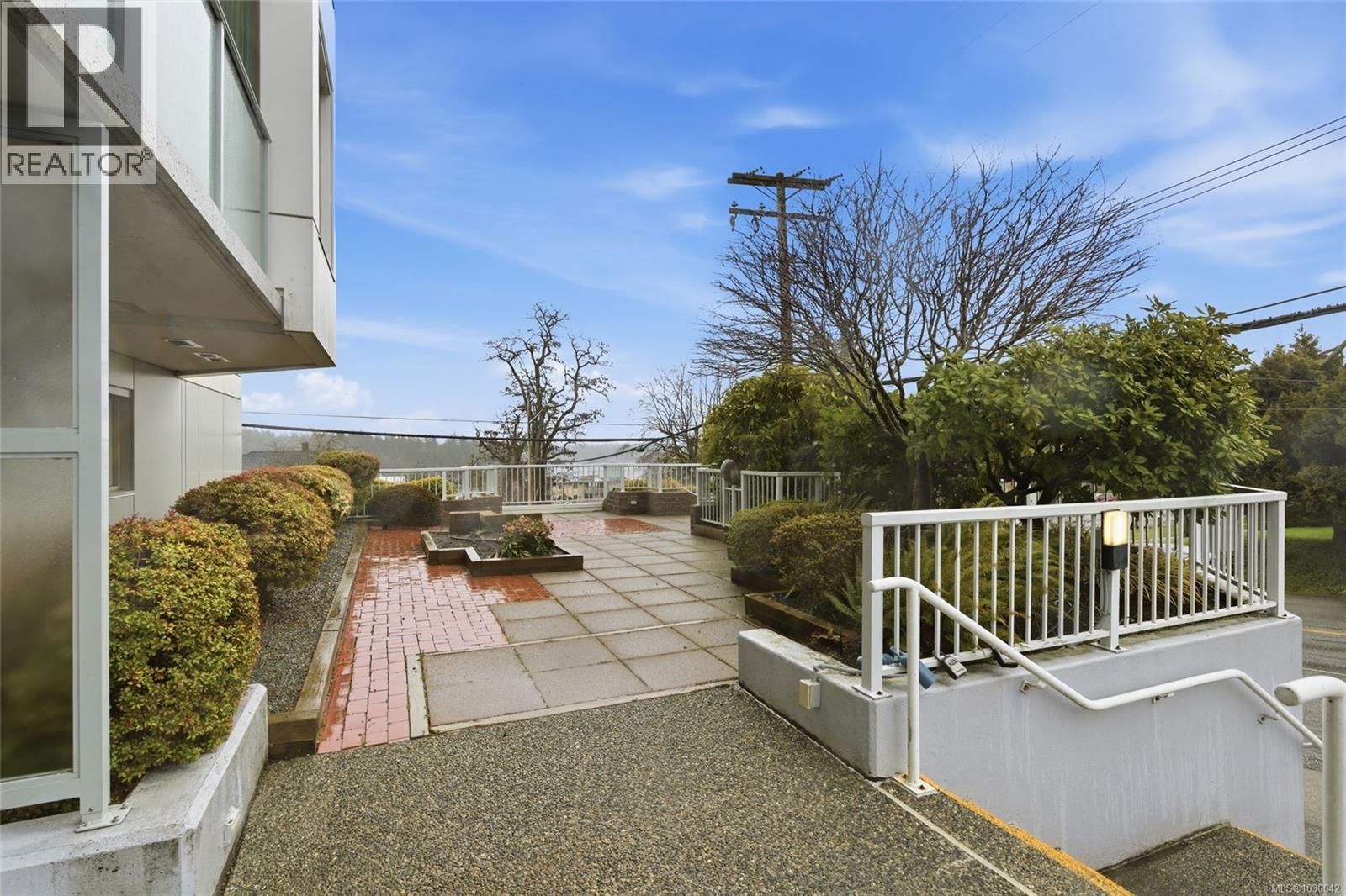 #302 220 TOWNSITE RD - 38