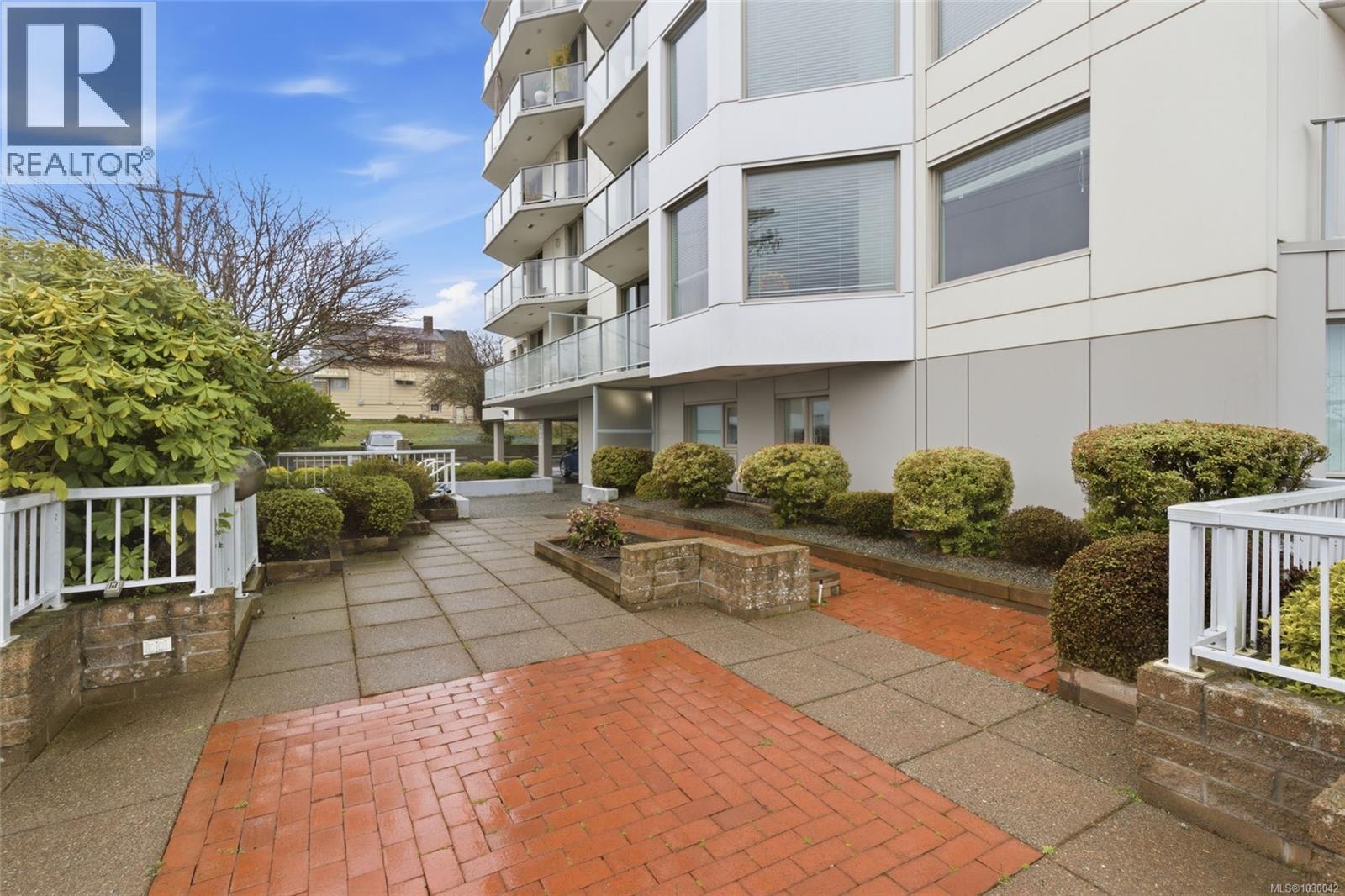 #302 220 TOWNSITE RD - 39