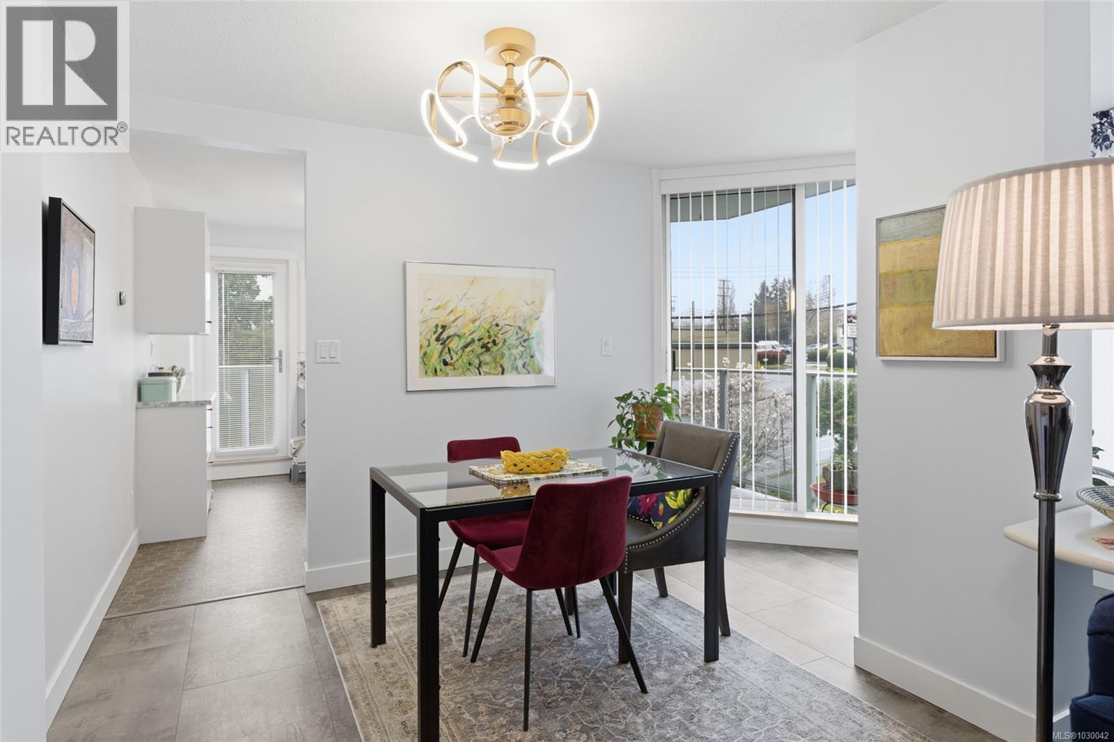 #302 220 TOWNSITE RD - 4