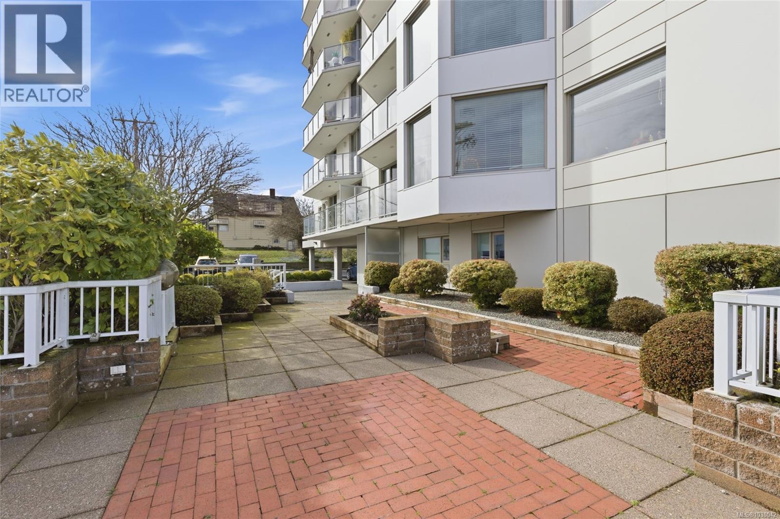 #302 220 TOWNSITE RD - 48