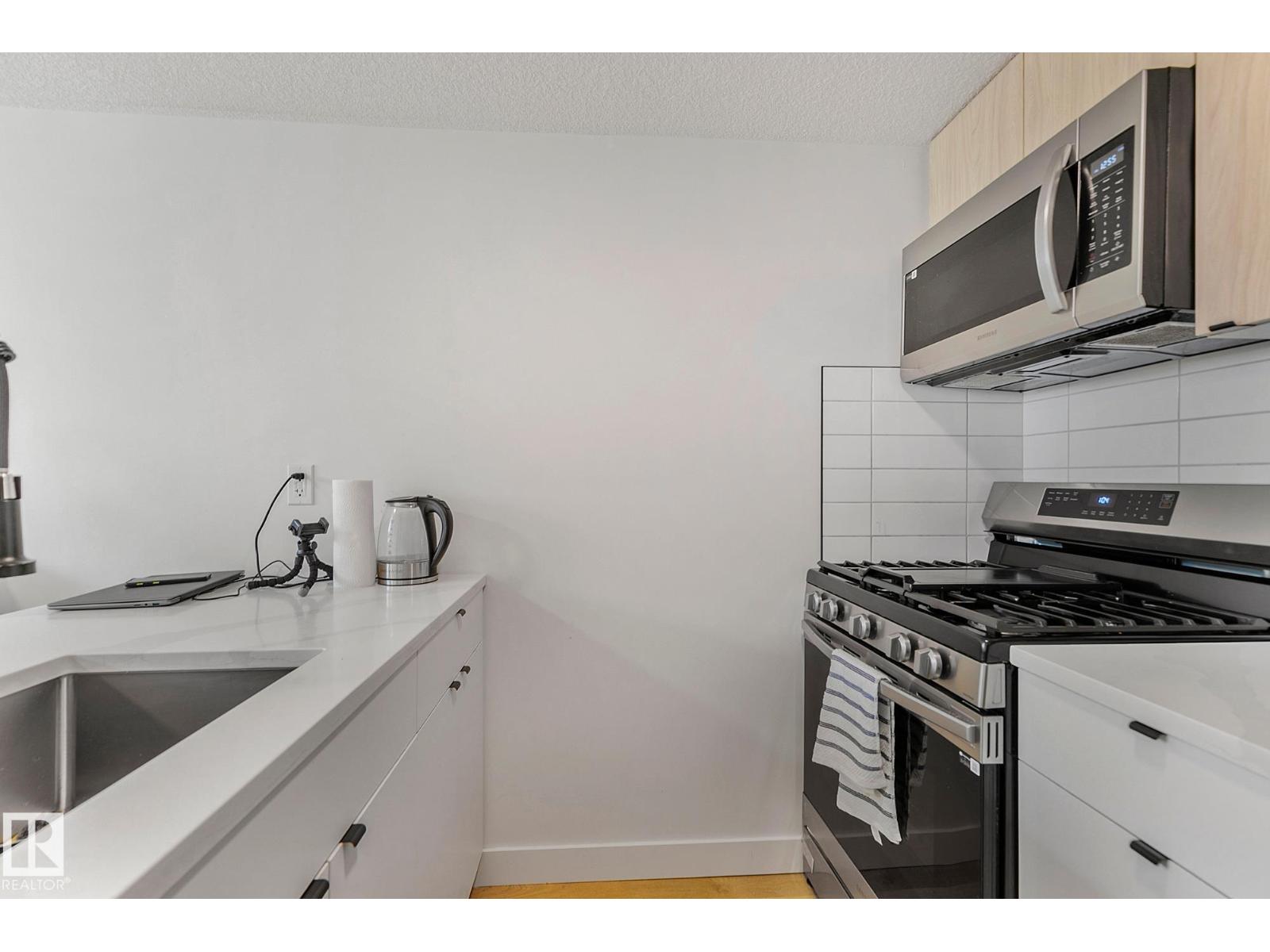 14904 109 AV NW - 33