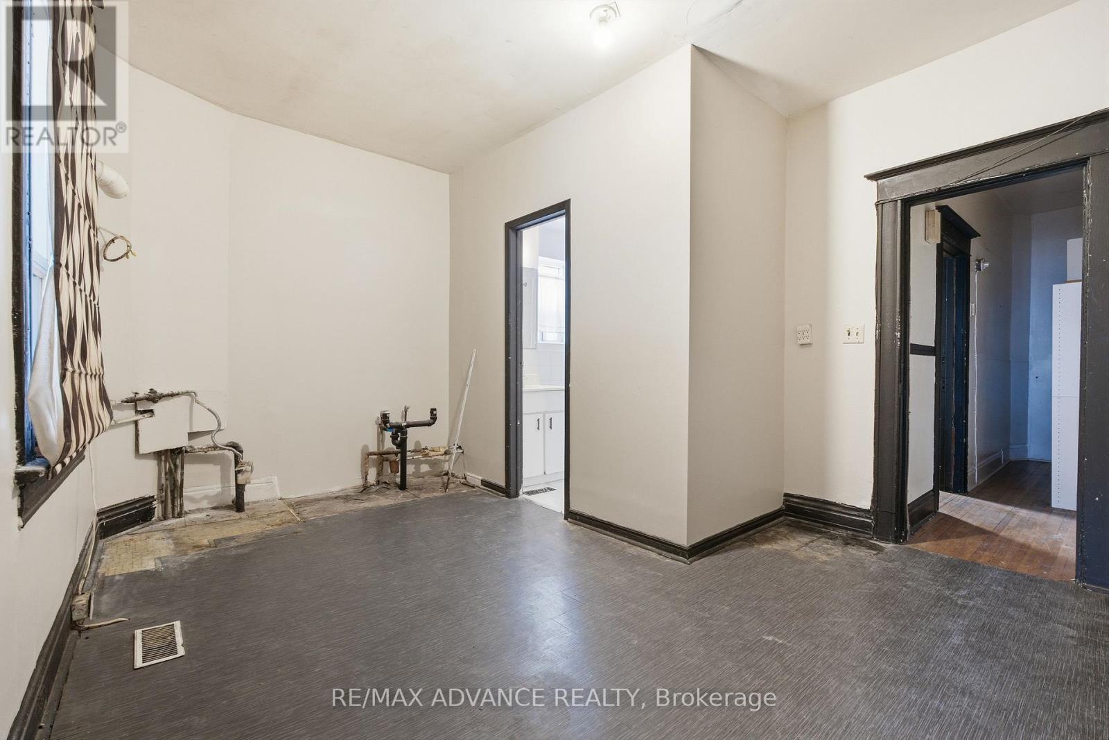 82A AUGUSTA AVENUE - 13