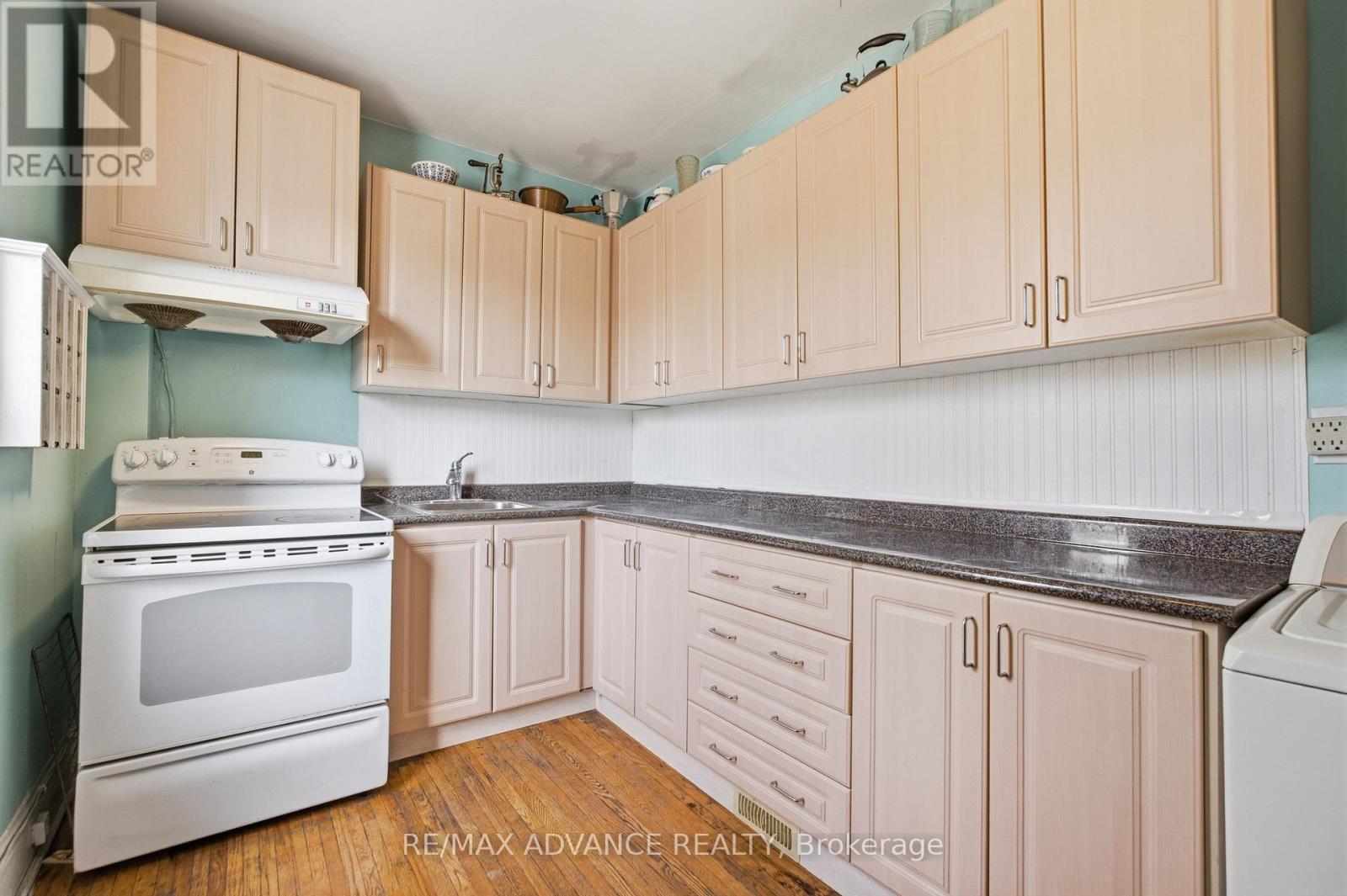 82A AUGUSTA AVENUE - 23