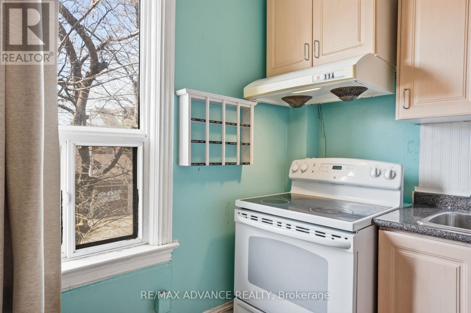 82A AUGUSTA AVENUE - 21