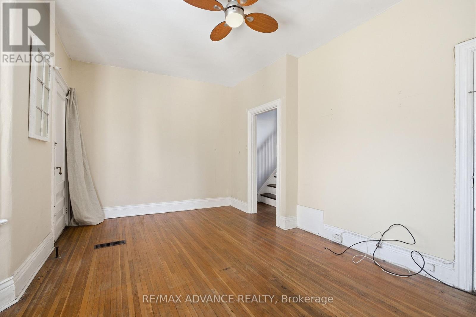 82A AUGUSTA AVENUE - 27