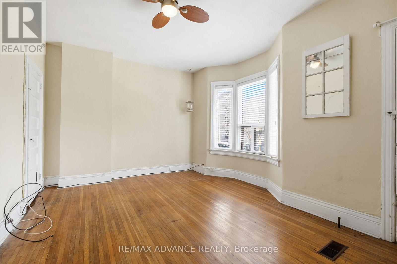 82A AUGUSTA AVENUE - 25