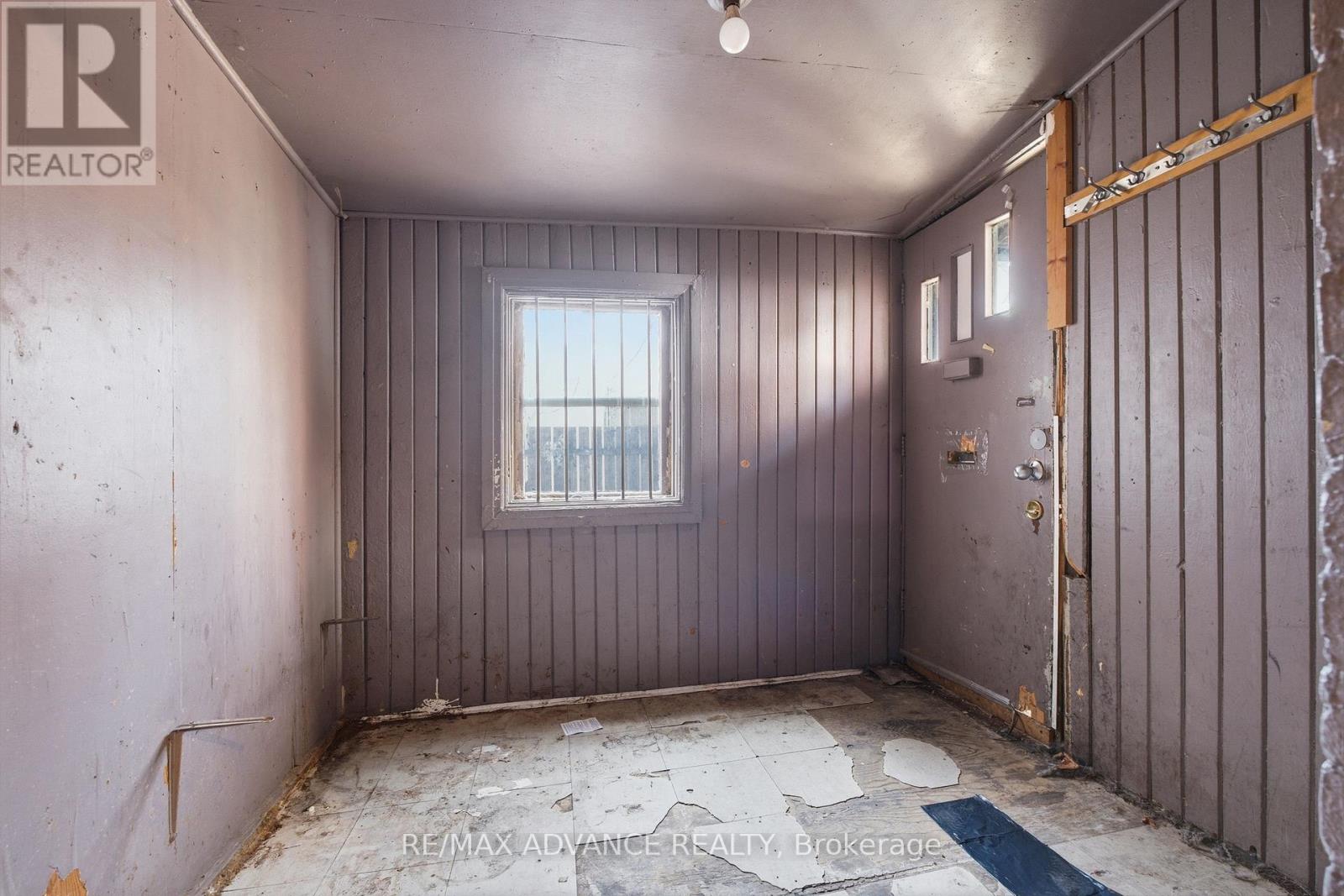 82A AUGUSTA AVENUE - 43