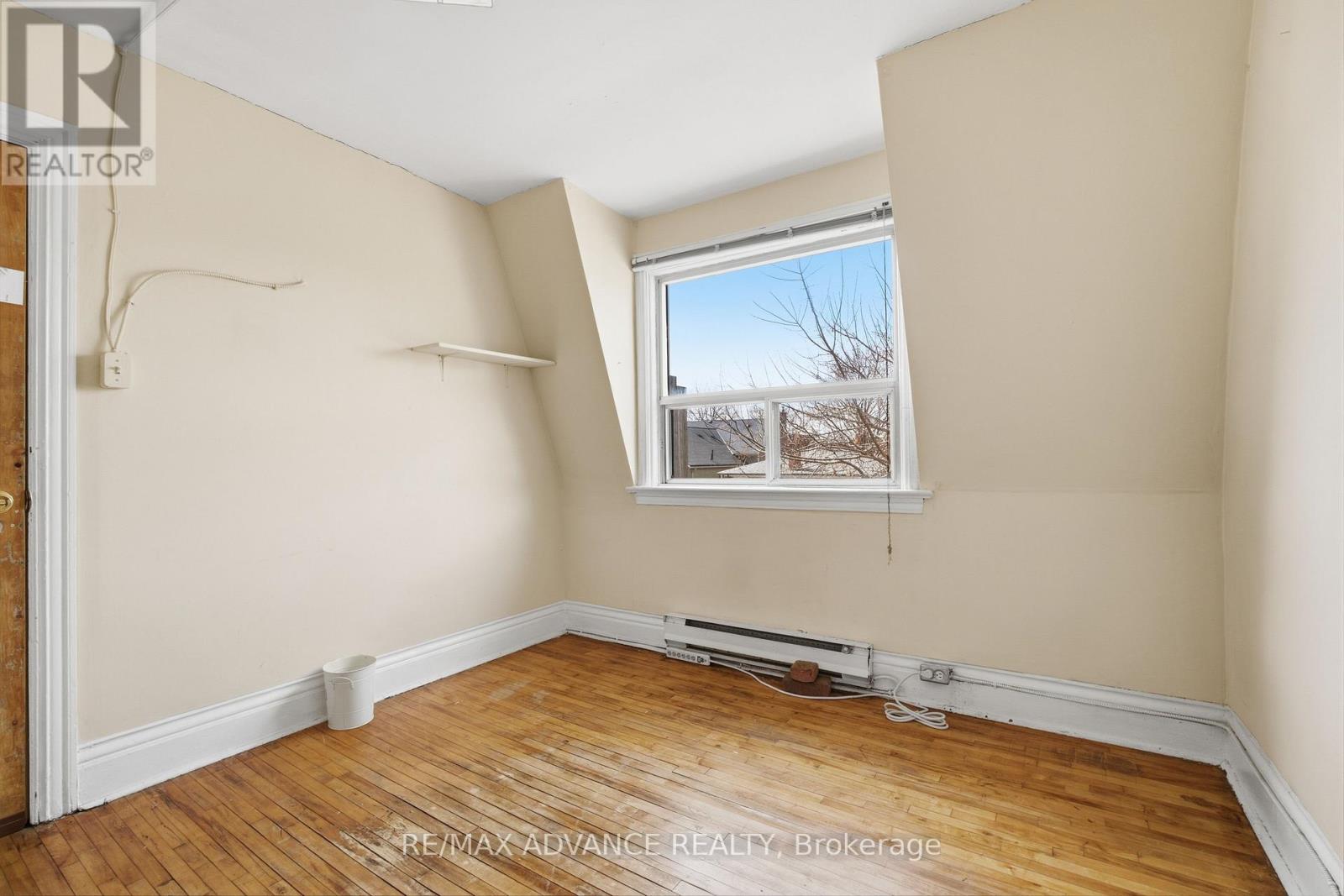 82A AUGUSTA AVENUE - 40