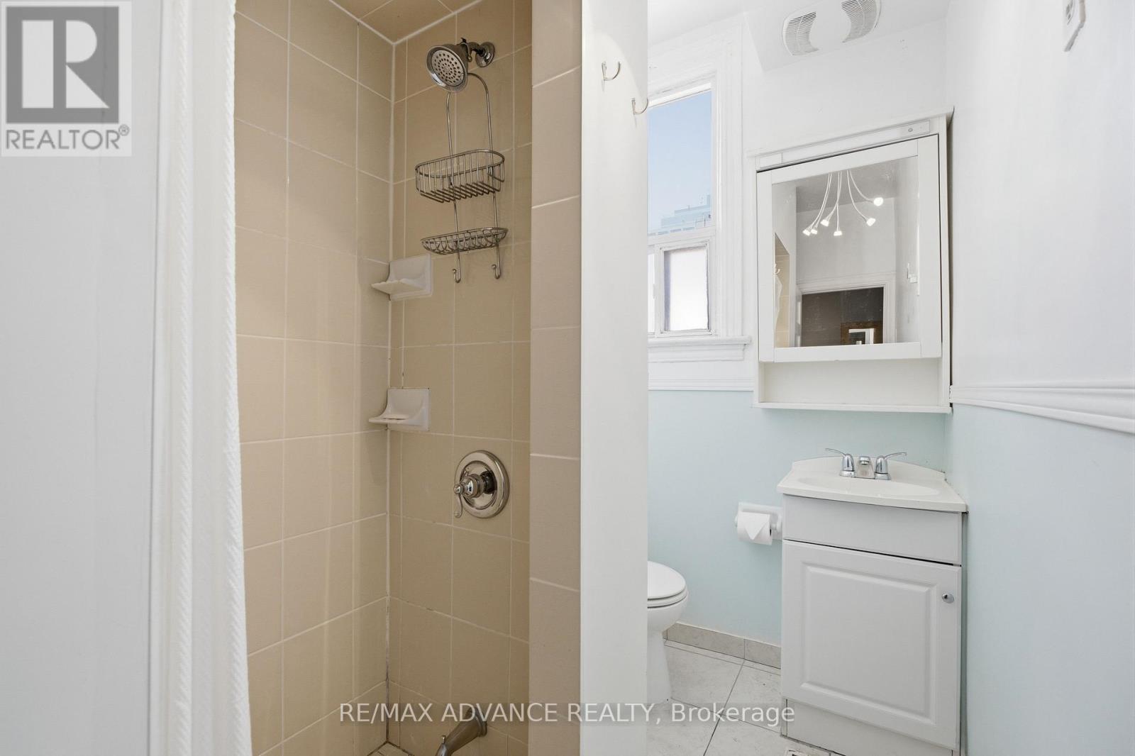 82A AUGUSTA AVENUE - 32