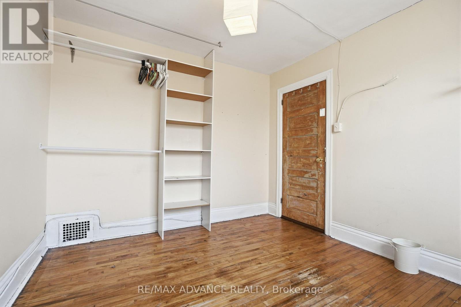 82A AUGUSTA AVENUE - 41