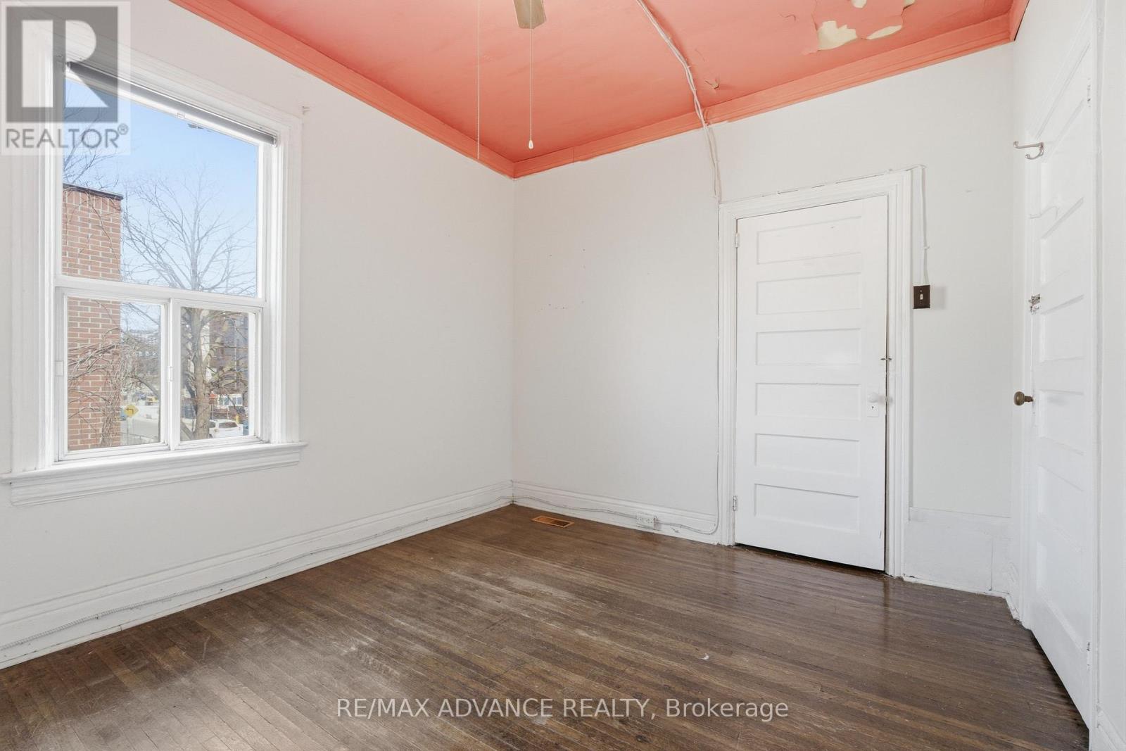 82A AUGUSTA AVENUE - 31