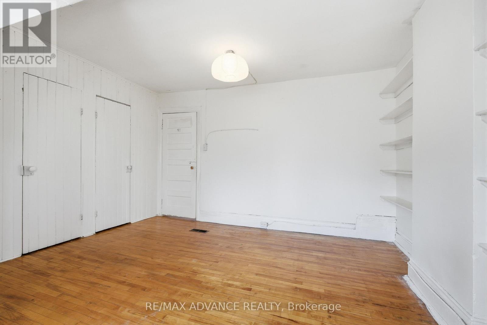 82A AUGUSTA AVENUE - 38