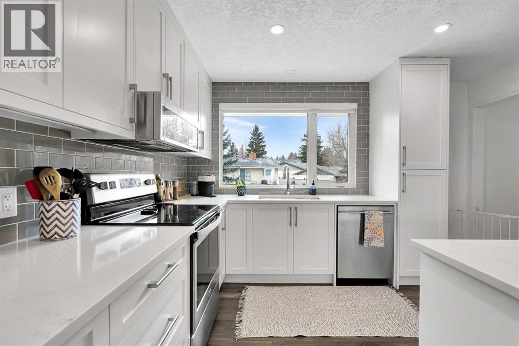 Single Family House Bi-level for Sale in  Dalrymple Way NW Dalhousie Calgary 