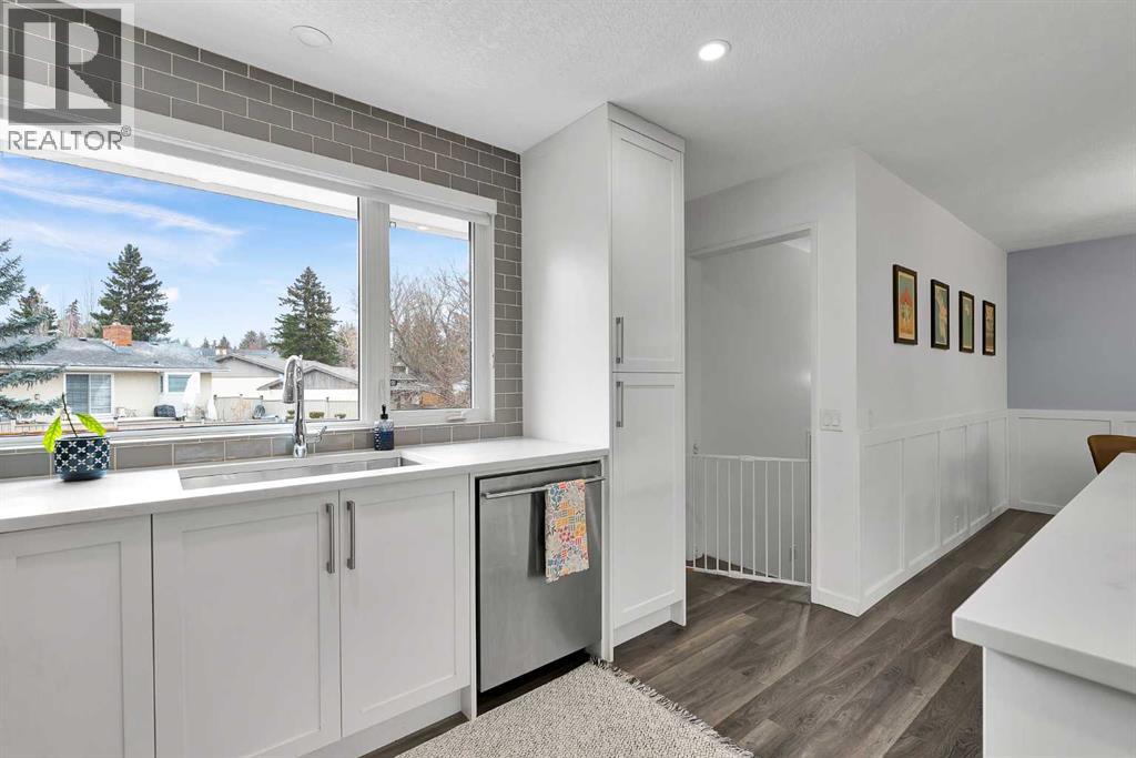 Single Family House Bi-level for Sale in  Dalrymple Way NW Dalhousie Calgary 