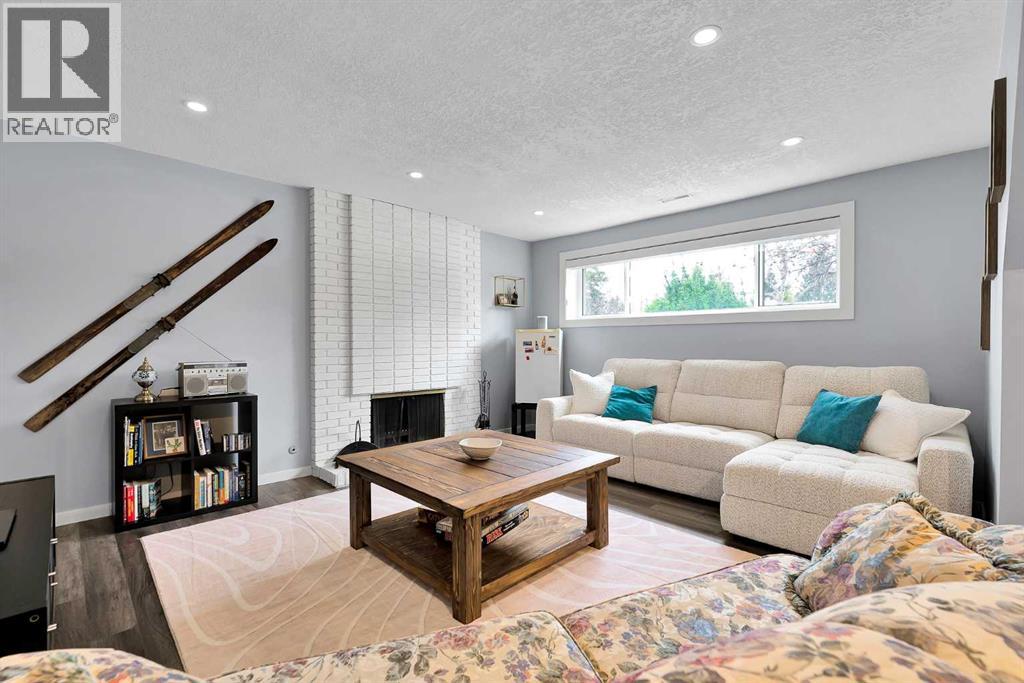 Single Family House Bi-level for Sale in  Dalrymple Way NW Dalhousie Calgary 