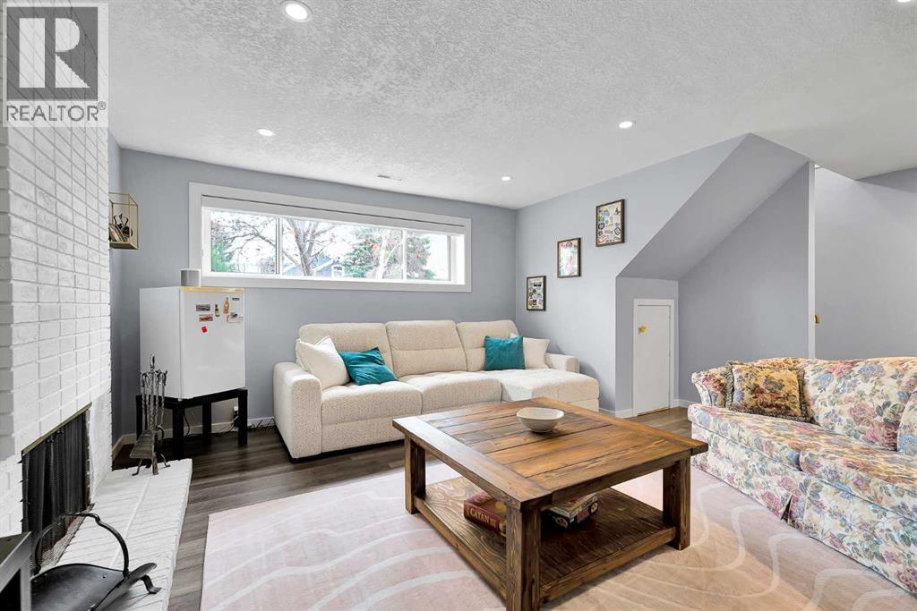 Single Family House Bi-level for Sale in  Dalrymple Way NW Dalhousie Calgary 