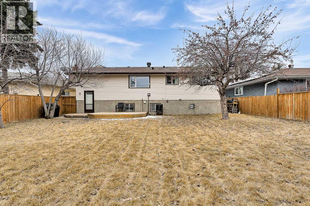 Single Family House Bi-level for Sale in  Dalrymple Way NW Dalhousie Calgary 