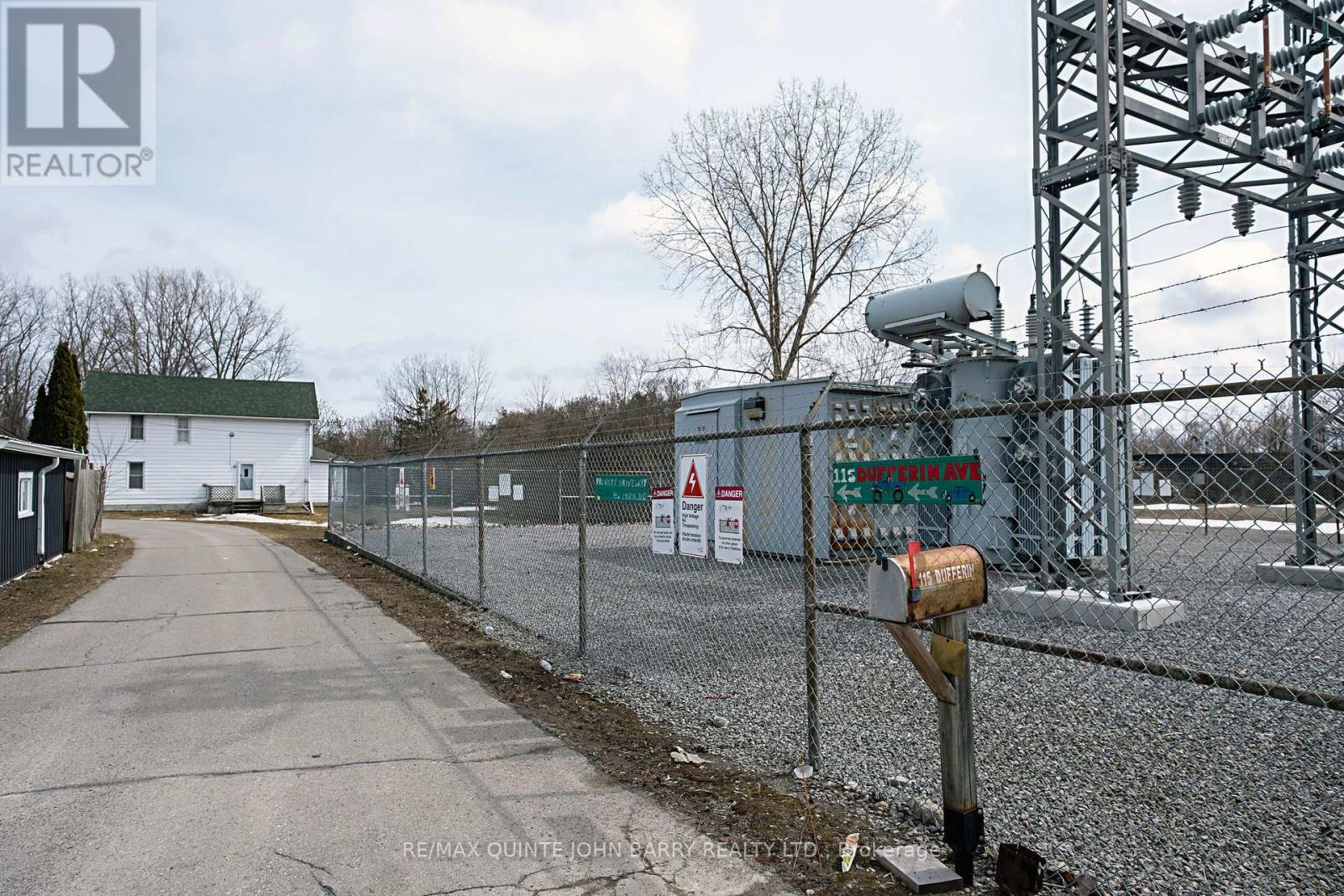 115 DUFFERIN AVENUE - 11