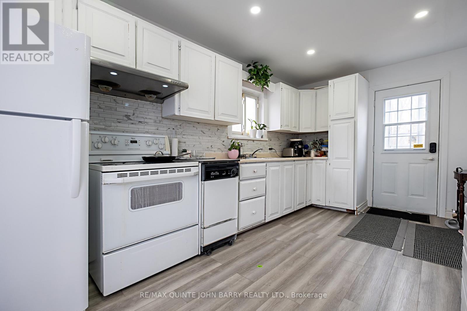 115 DUFFERIN AVENUE - 14