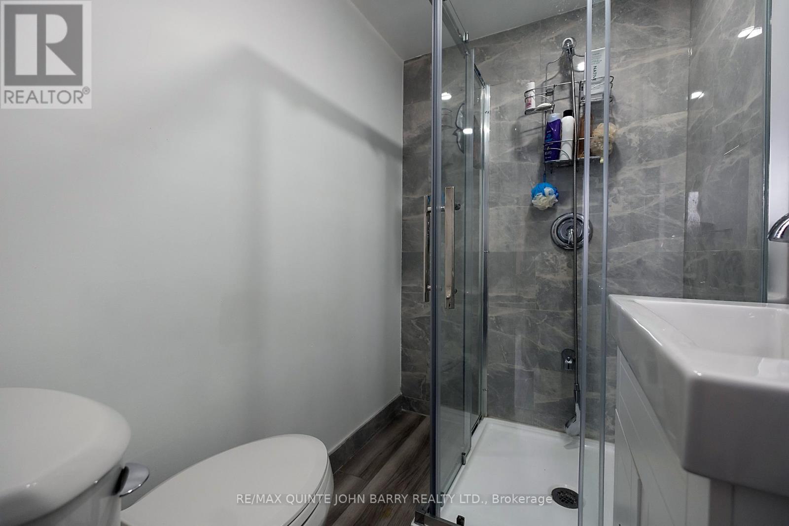 115 DUFFERIN AVENUE - 26