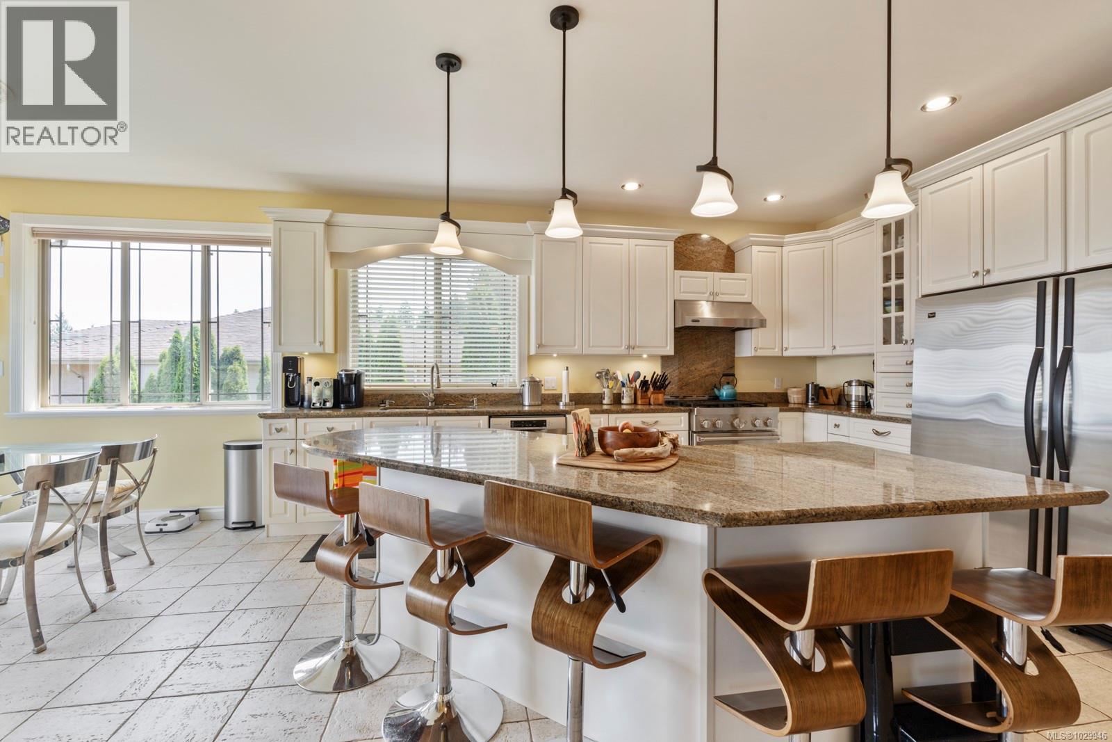  7012 Island View Place, Central Saanich