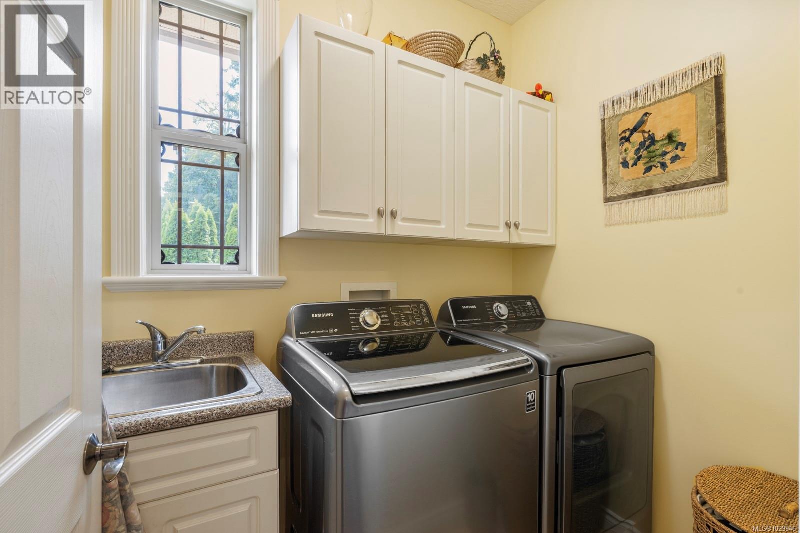  7012 Island View Place, Central Saanich