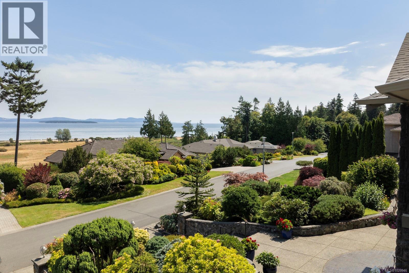  7012 Island View Place, Central Saanich