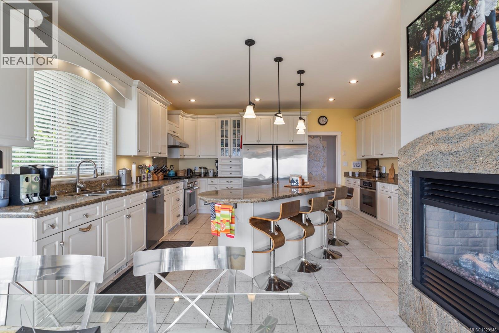  7012 Island View Place, Central Saanich