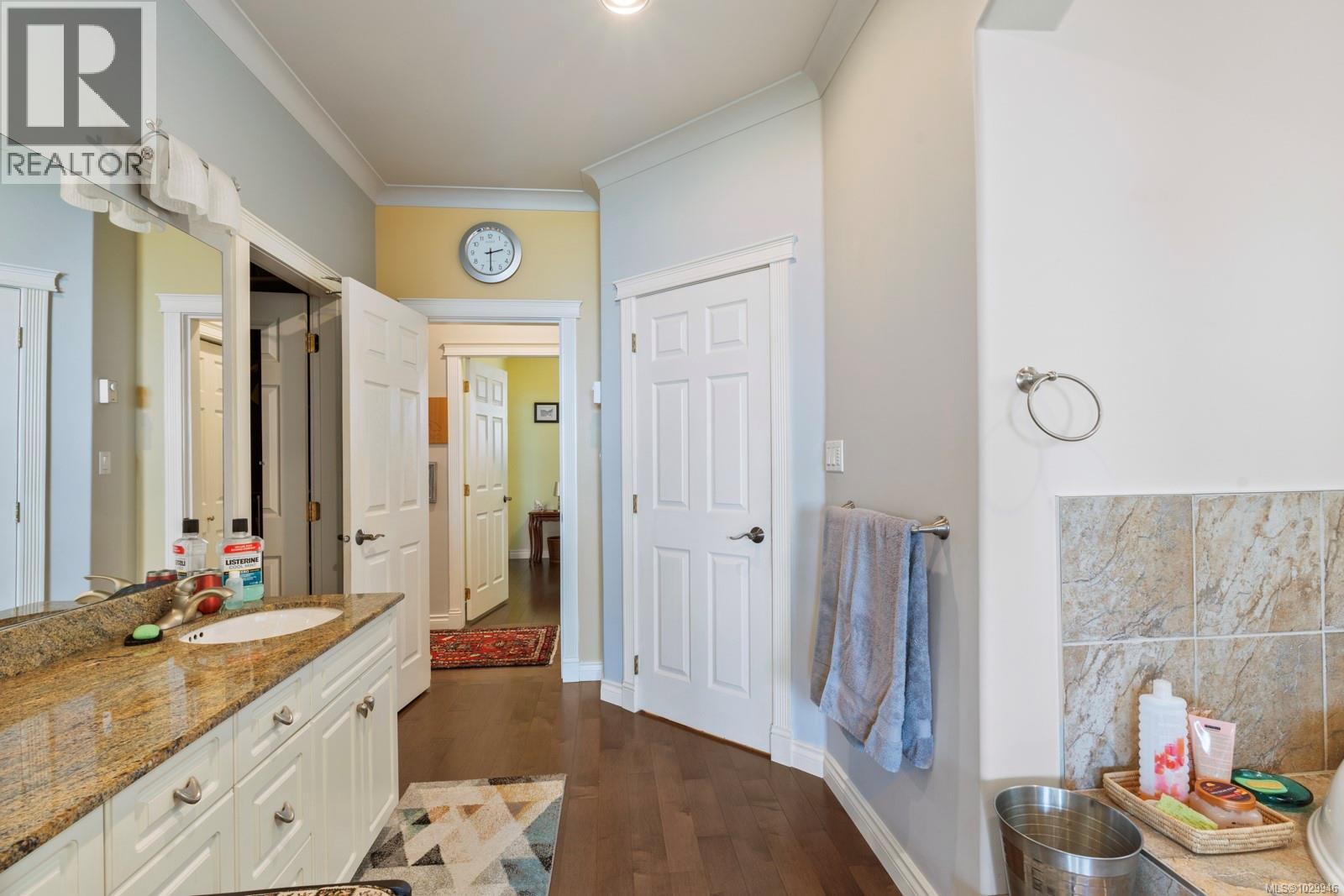  7012 Island View Place, Central Saanich