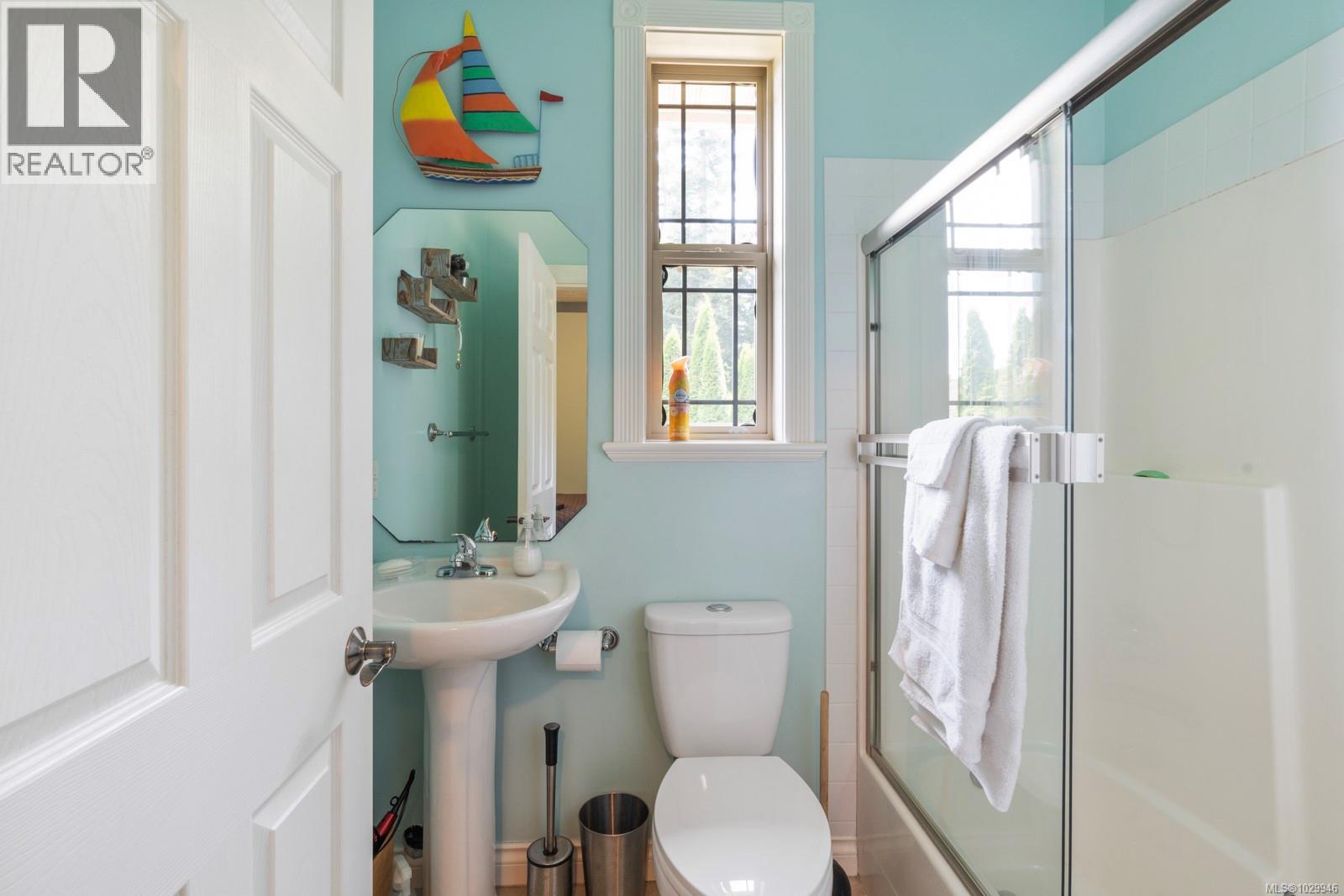  7012 Island View Place, Central Saanich