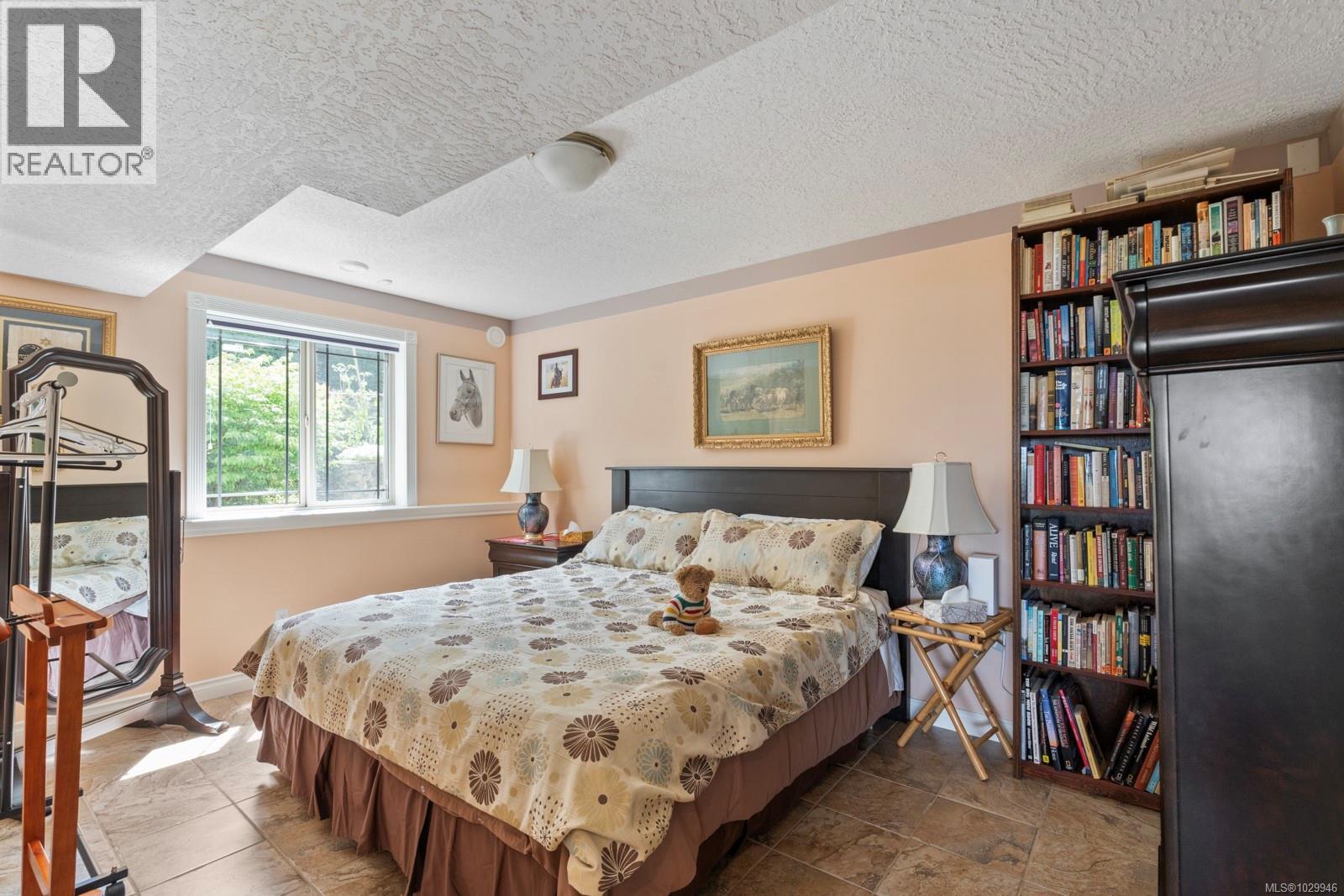  7012 Island View Place, Central Saanich