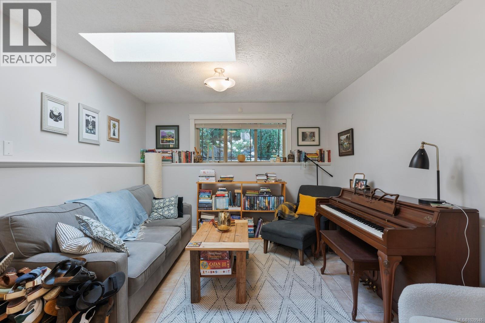  7012 Island View Place, Central Saanich