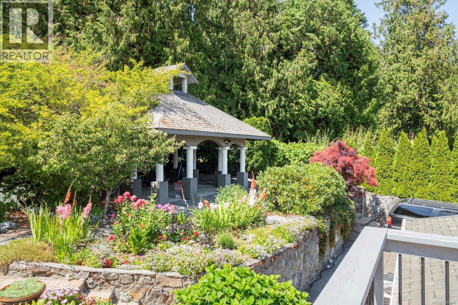  7012 Island View Place, Central Saanich