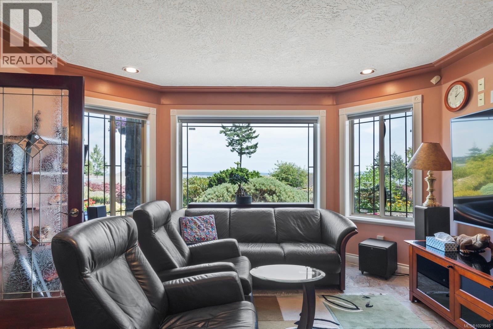  7012 Island View Place, Central Saanich