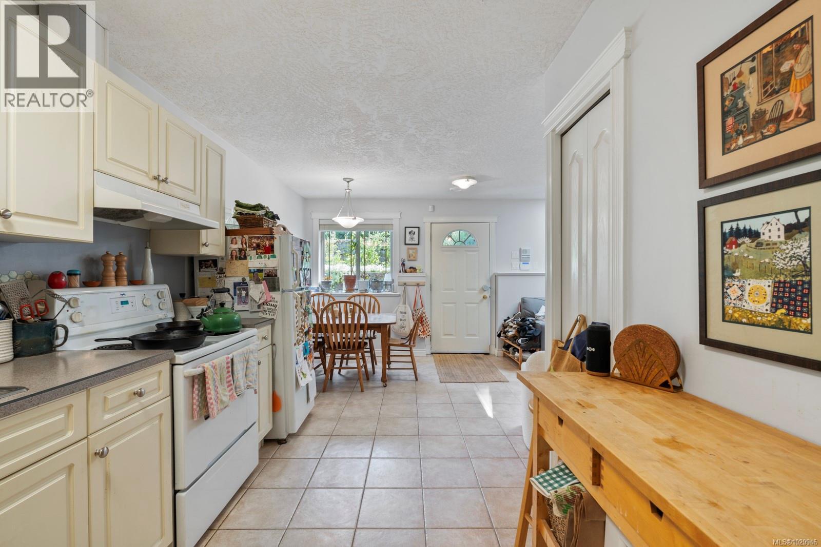  7012 Island View Place, Central Saanich