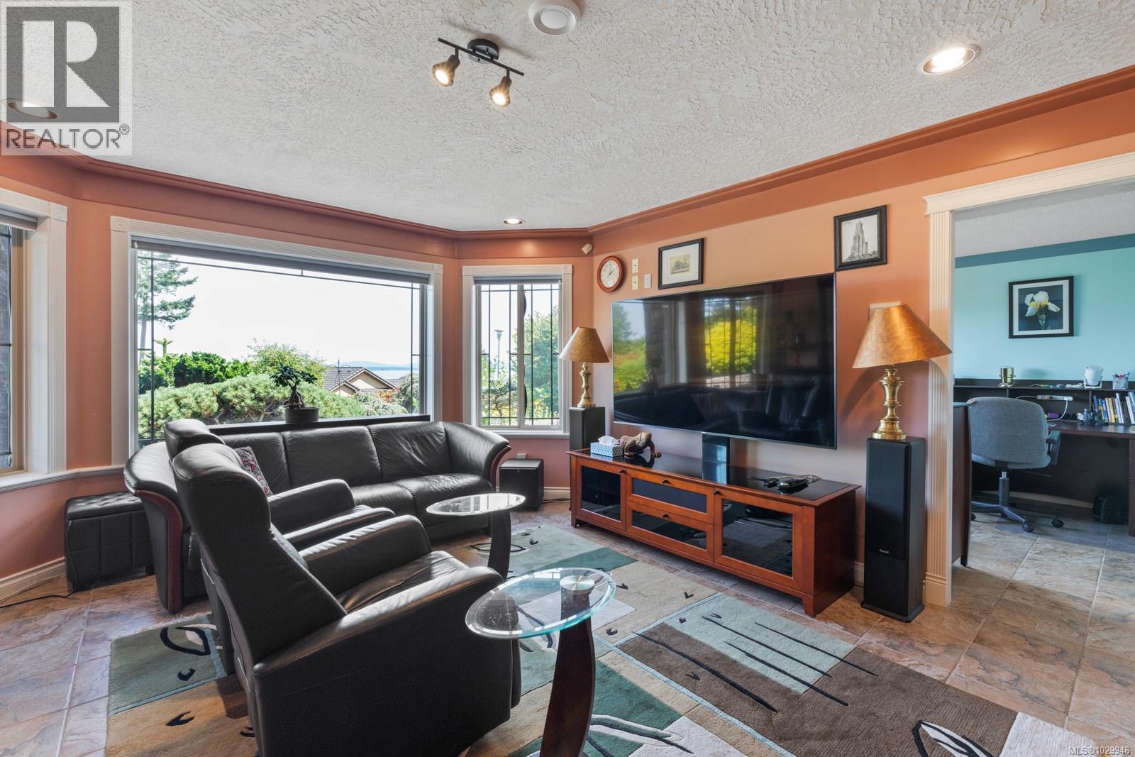  7012 Island View Place, Central Saanich