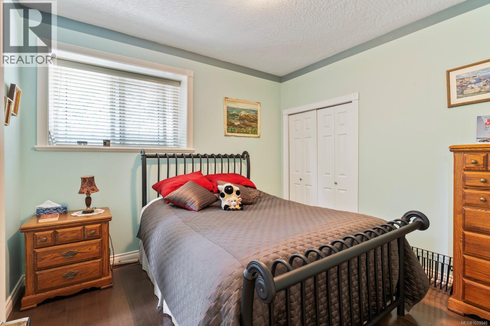  7012 Island View Place, Central Saanich