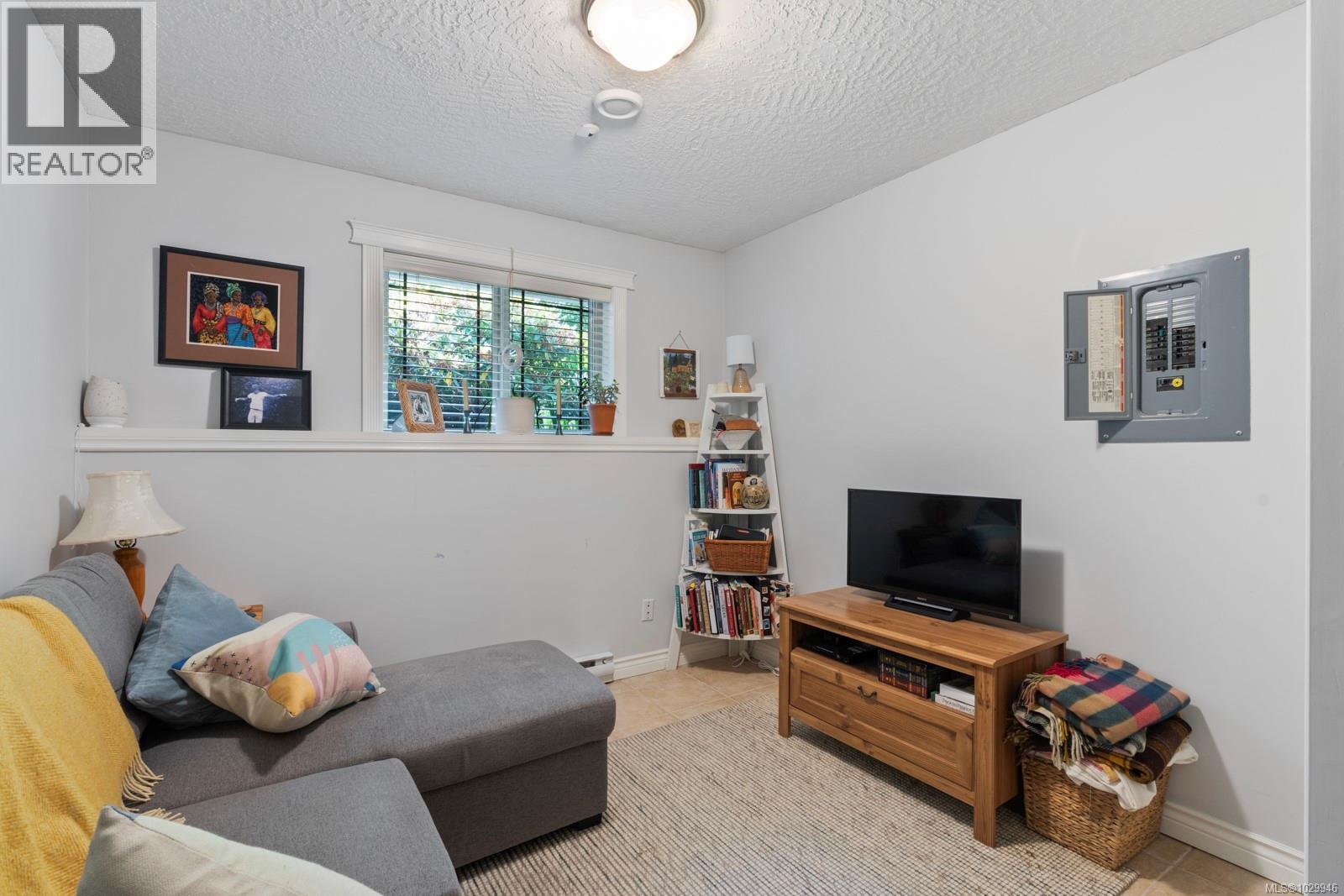  7012 Island View Place, Central Saanich