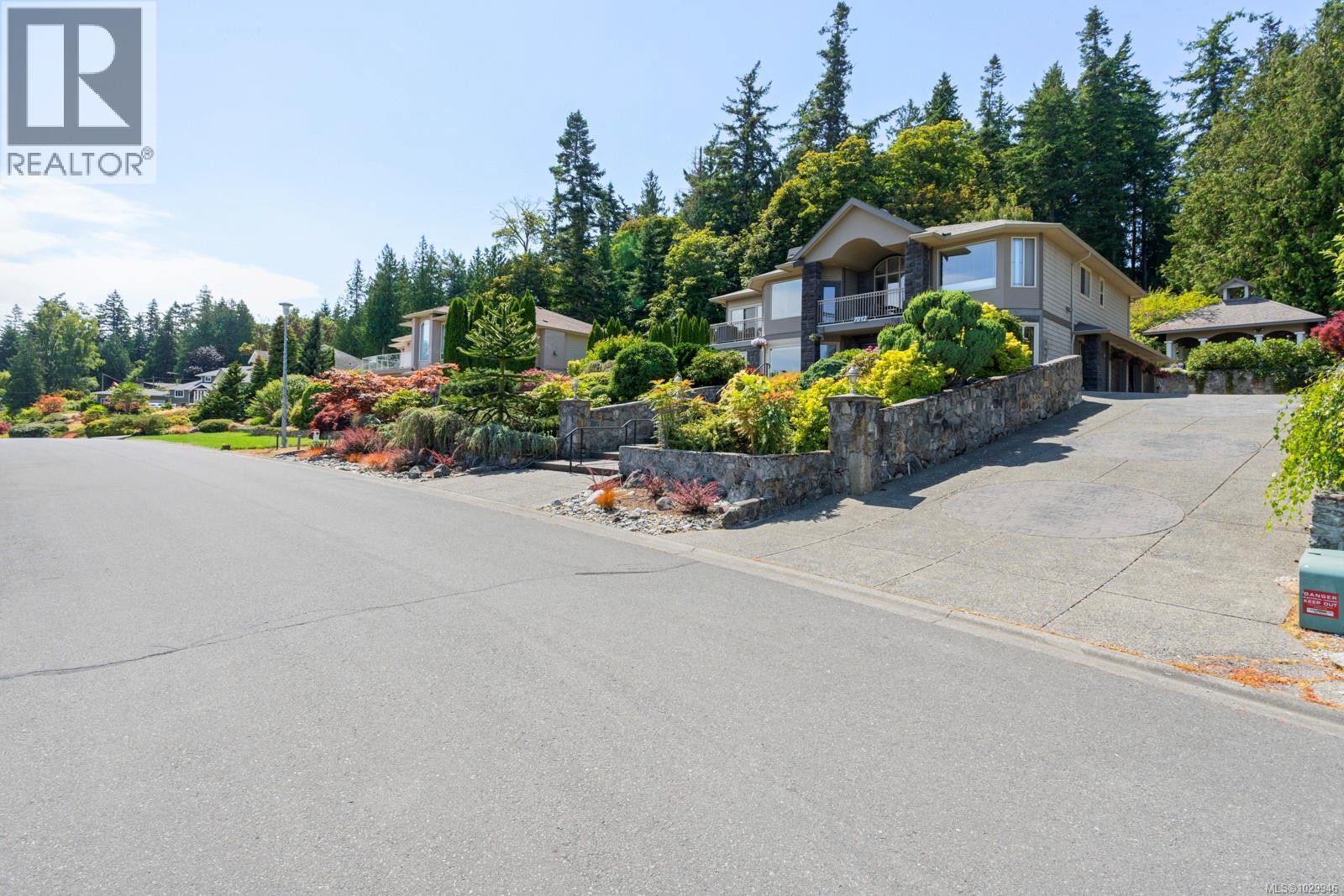  7012 Island View Place, Central Saanich