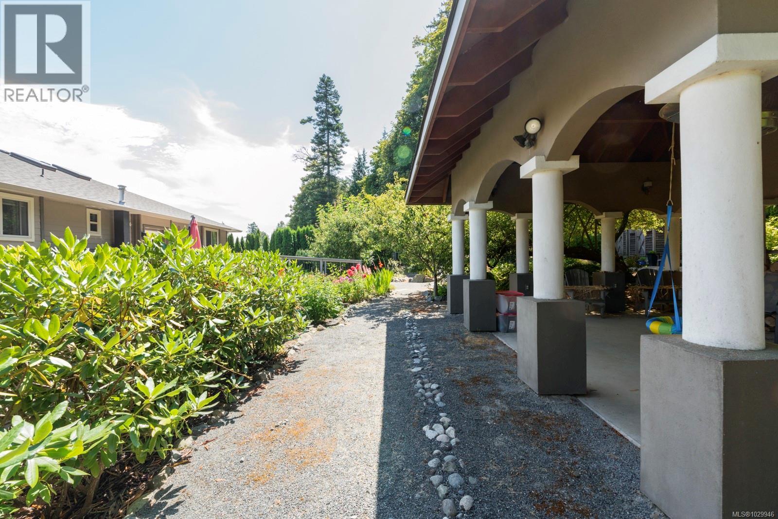  7012 Island View Place, Central Saanich