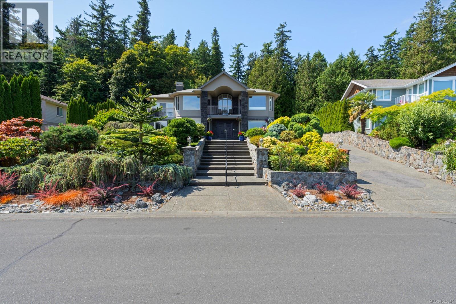  7012 Island View Place, Central Saanich