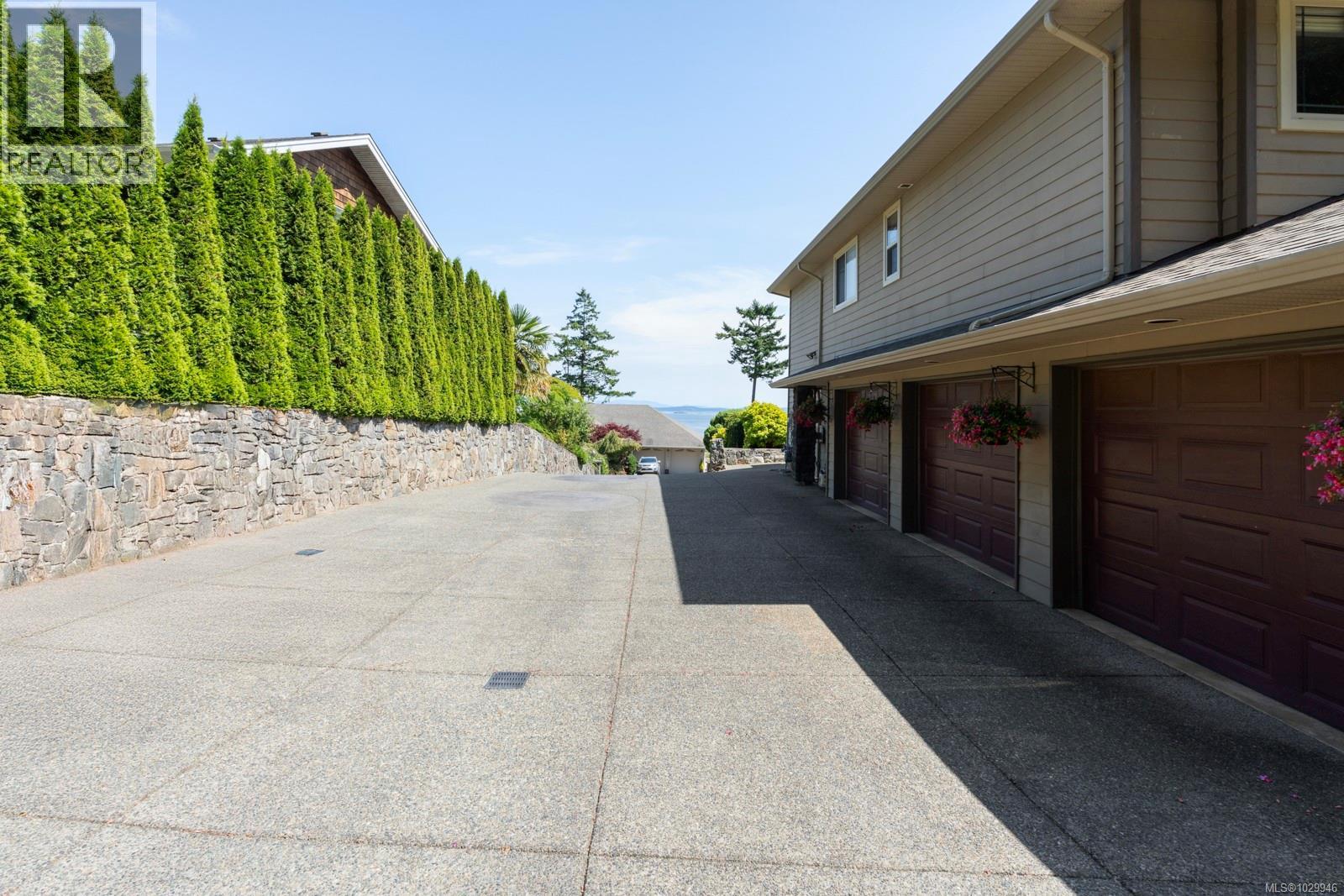  7012 Island View Place, Central Saanich