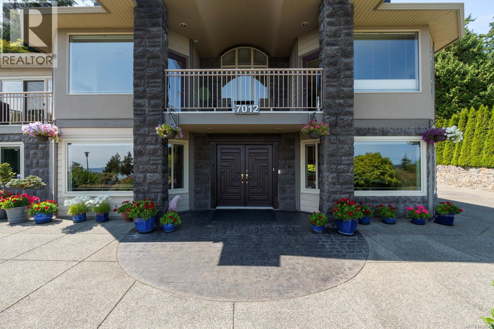  7012 Island View Place, Central Saanich