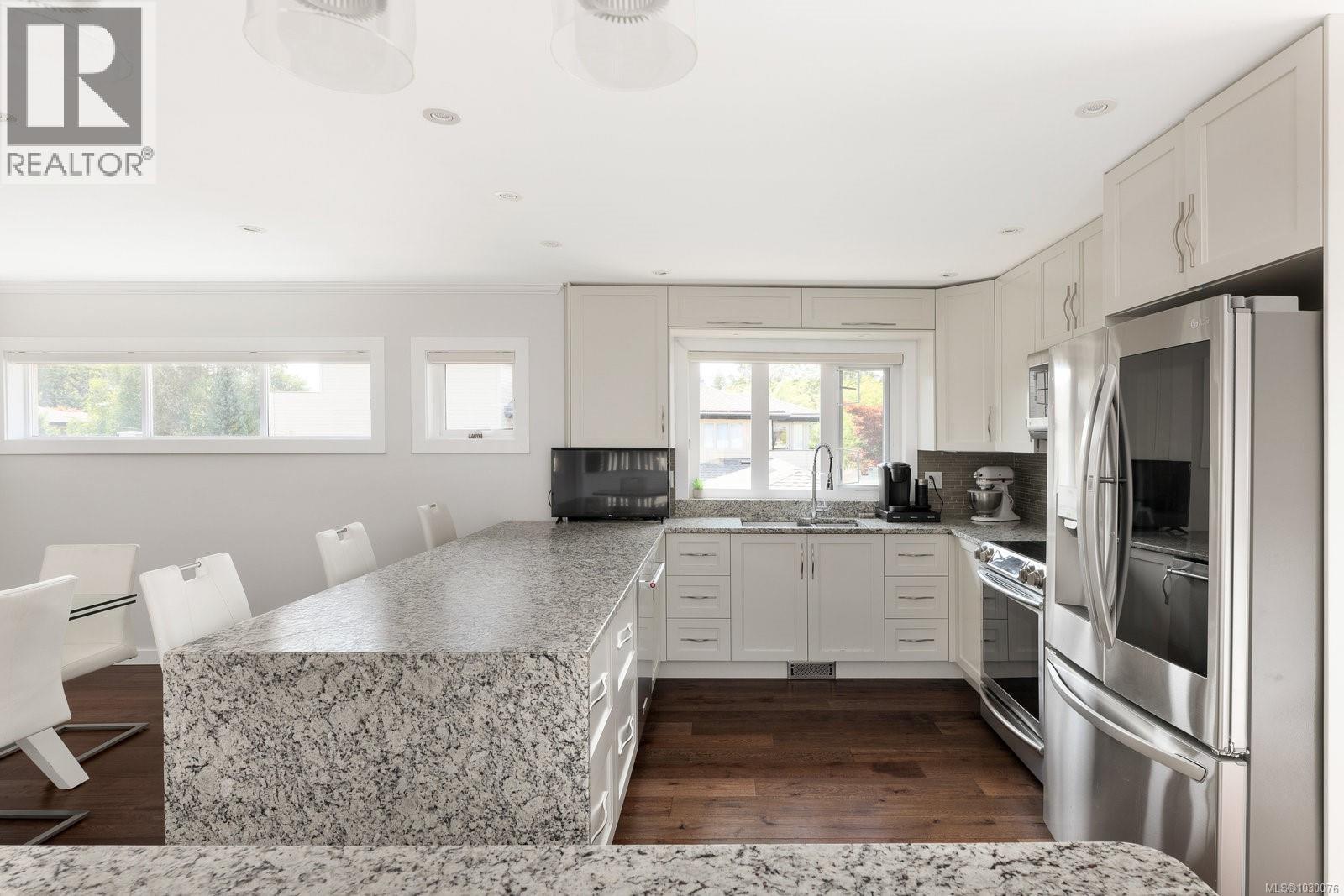 124 2345 Cedar Hill Cross Road, Oak Bay