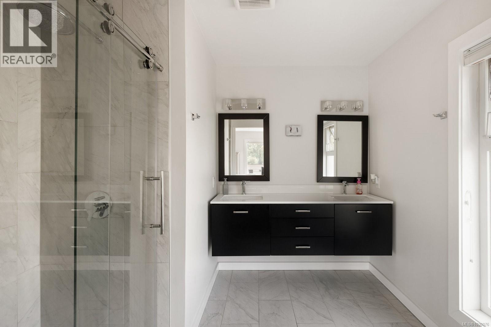 124 2345 Cedar Hill Cross Road, Oak Bay