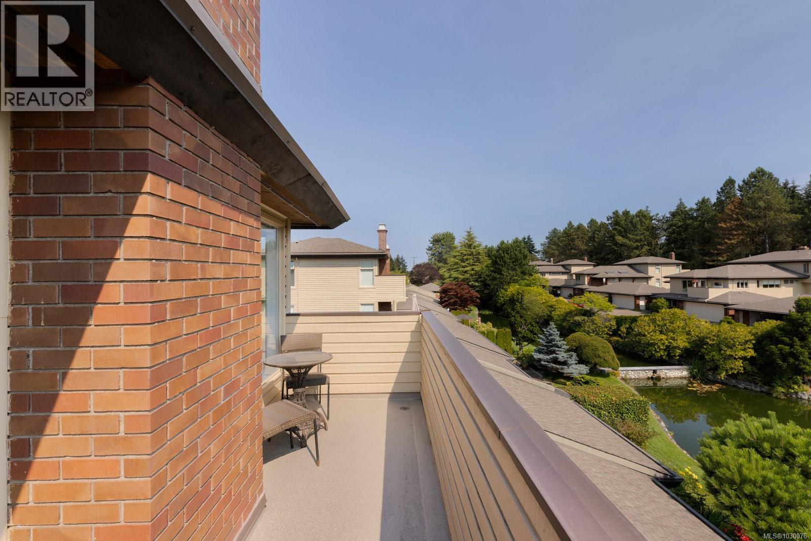 124 2345 Cedar Hill Cross Road, Oak Bay