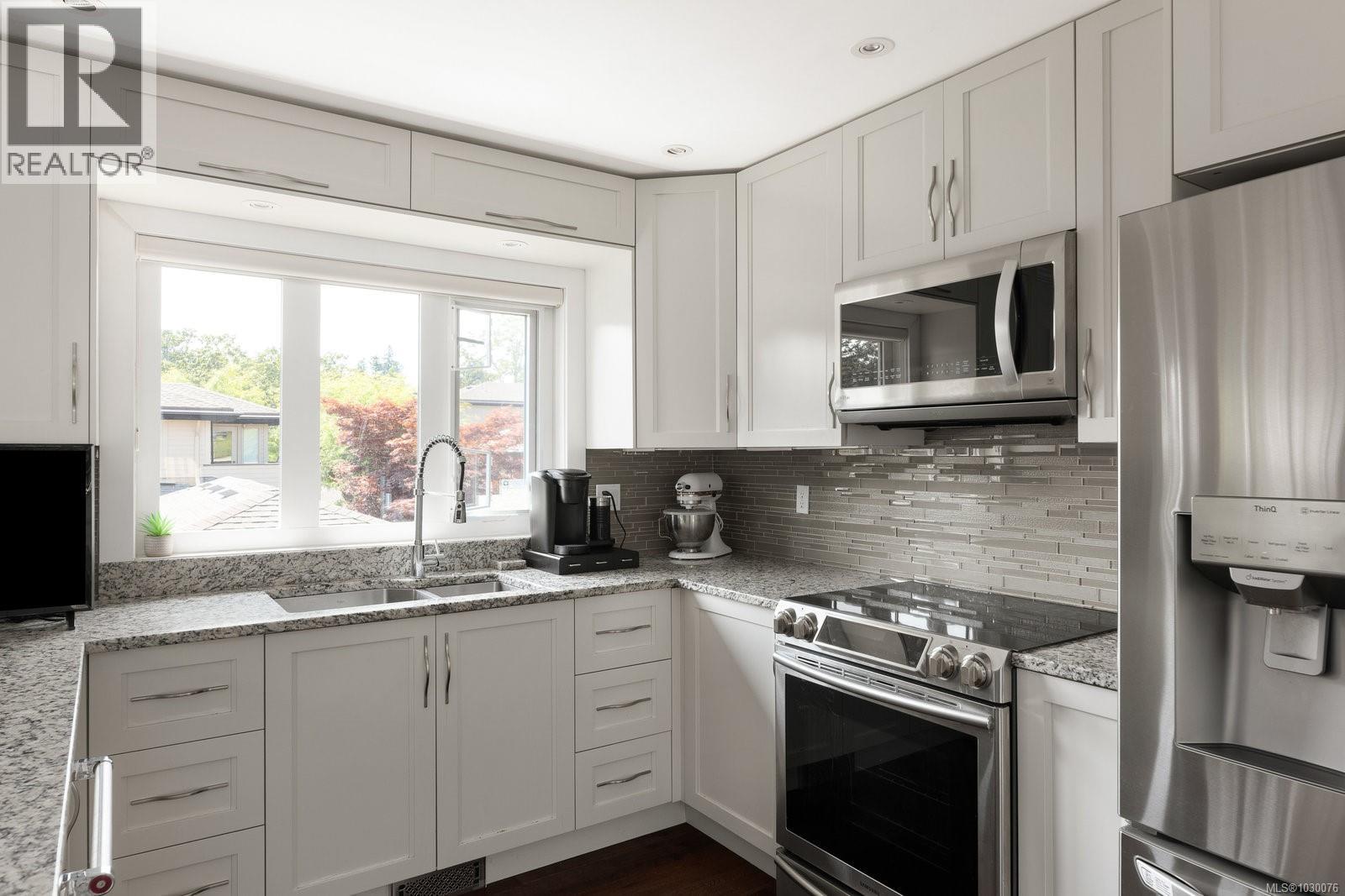 124 2345 Cedar Hill Cross Road, Oak Bay